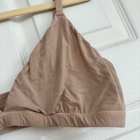 SKIMS Nude Triangle Bralette - Picture 4 of 6